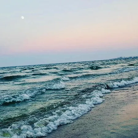 Moonlight Apartment Mamaia